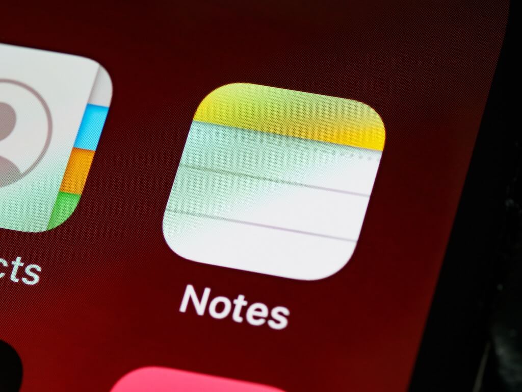 the icon of Notes app on a mobile screen